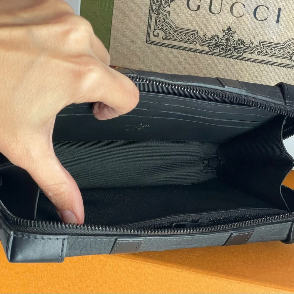 PRISTINE Louis Vuitton 2018 Taiga Bifold Wallet YV in Black Leather w/ box & bag